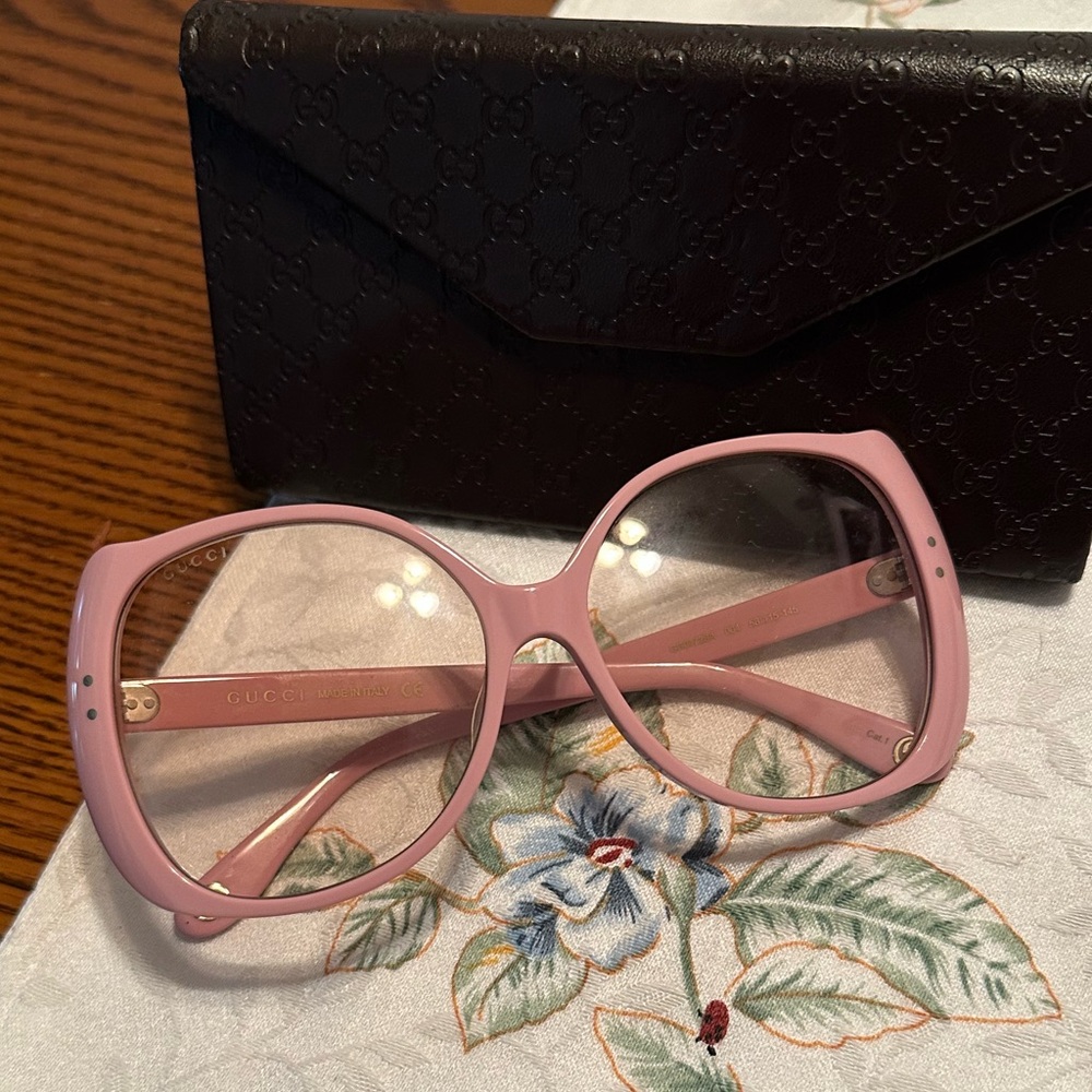 Gucci Women's Pink Oversized Glasses